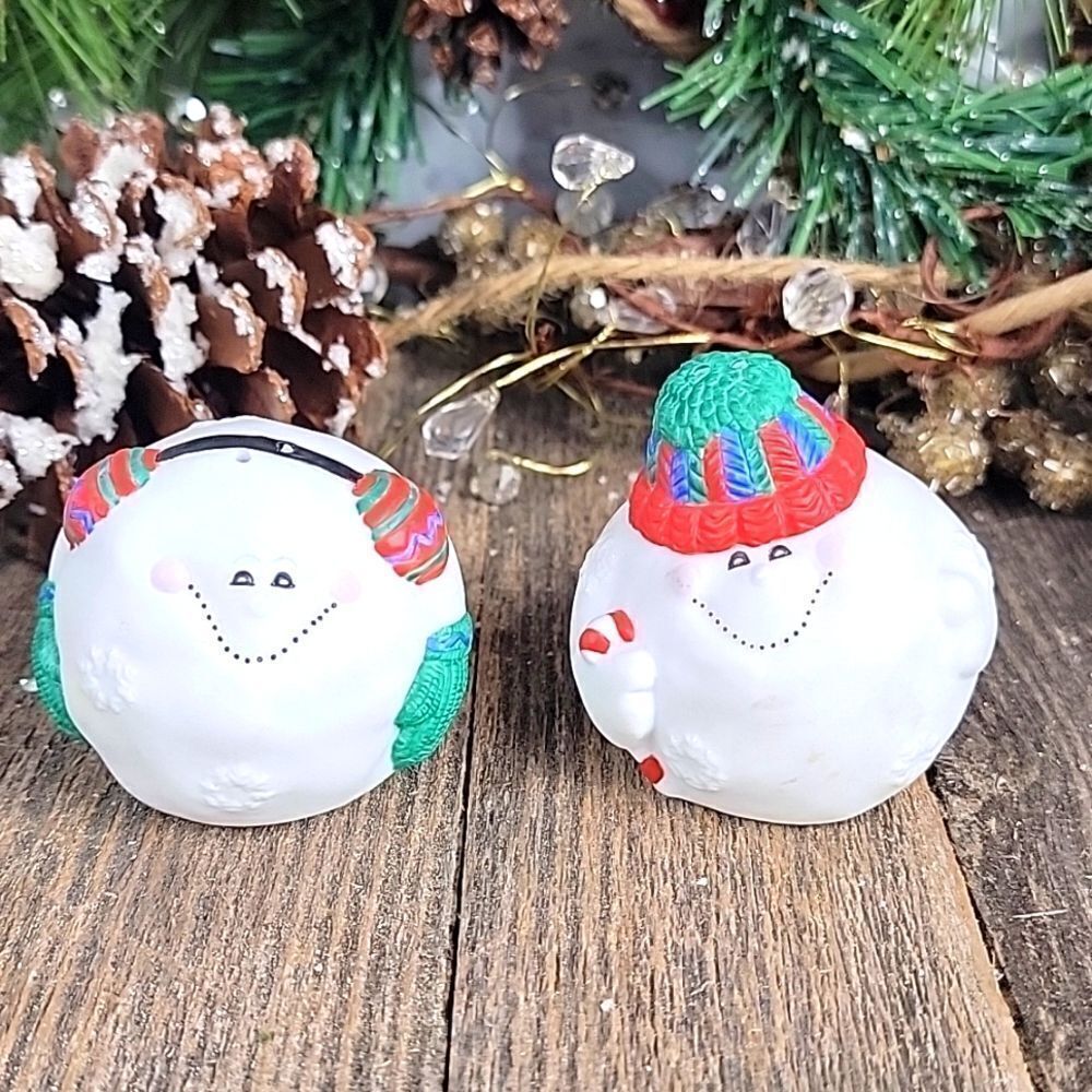 Unbranded snowman salt and pepper shakers